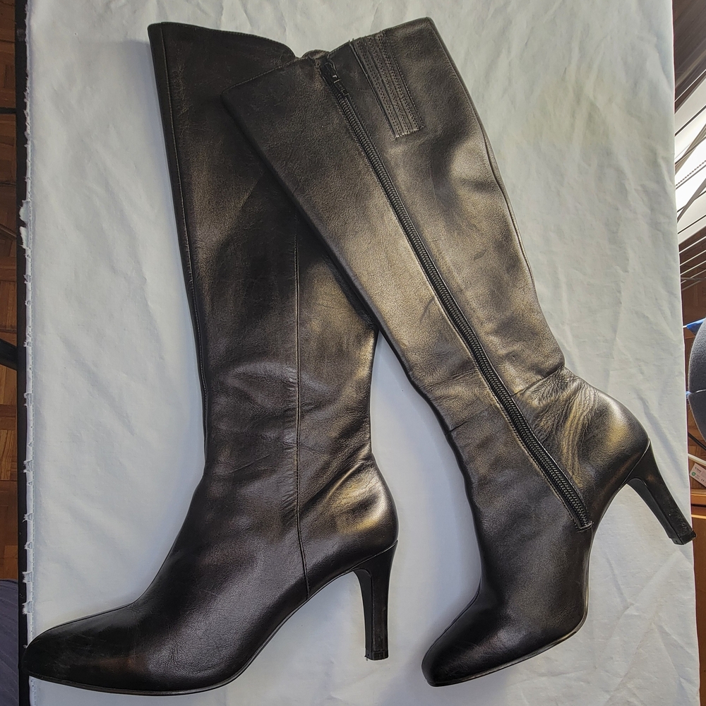 ANTONIO MELANI Black Heeled Boots Sleek Design